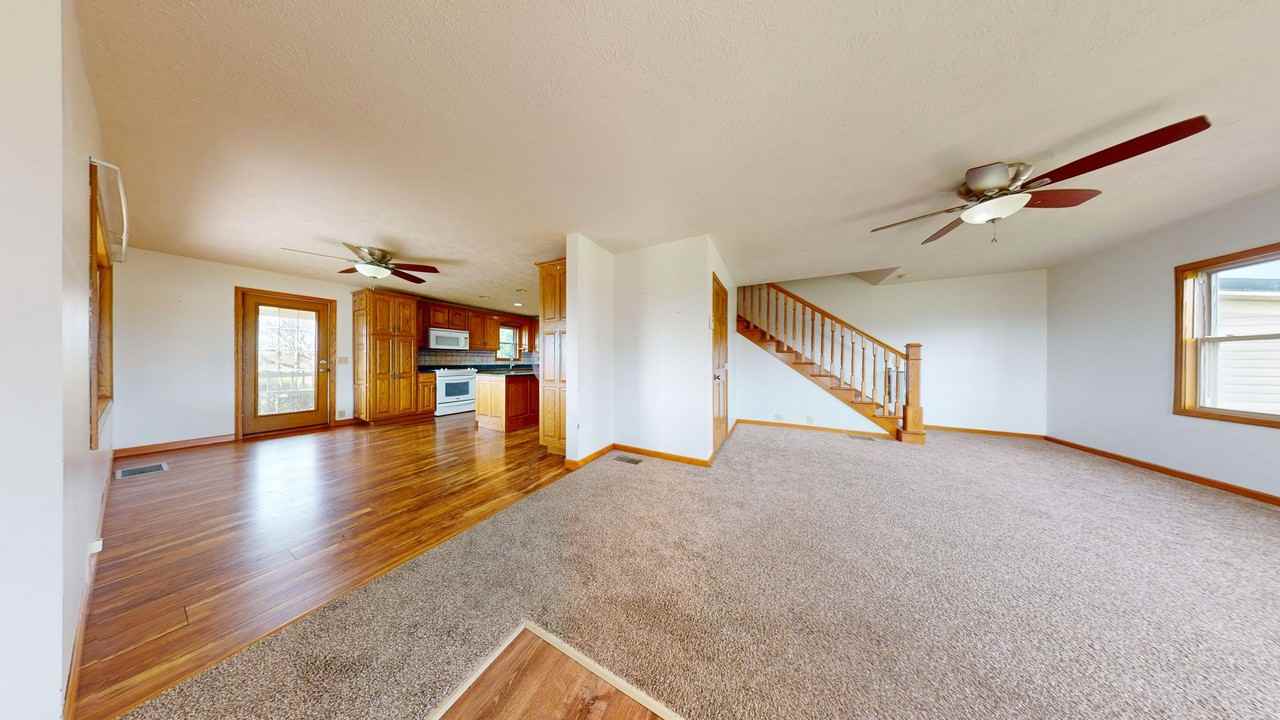 924 Lattimer Rd W - Photo 7 of 19