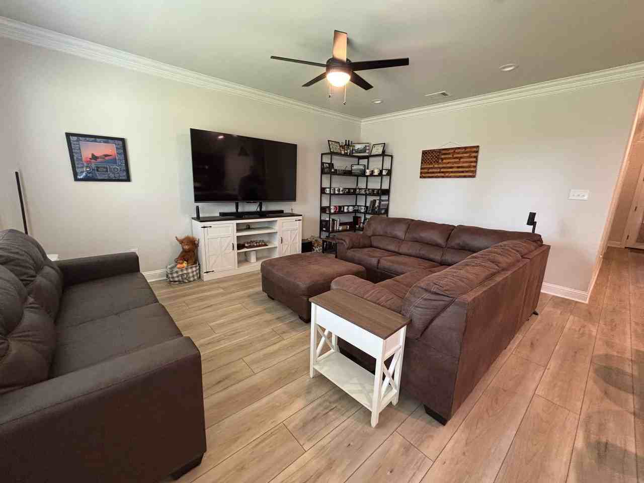 739 Venecia Dr - Photo 2 of 21