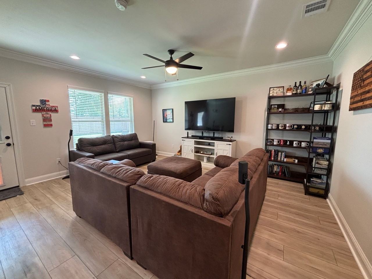 739 Venecia Dr - Photo 3 of 21