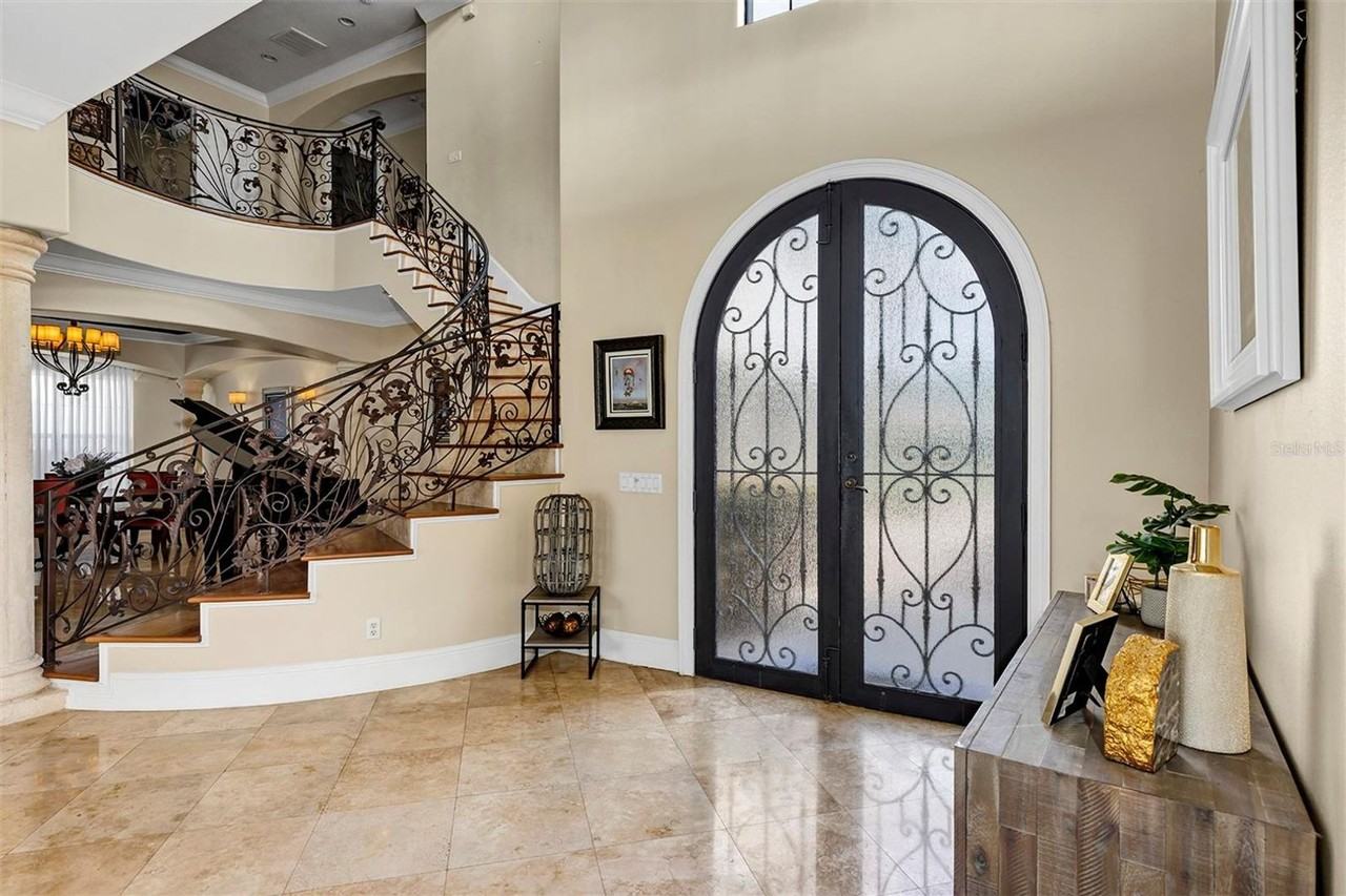 2616 N Westmoreland Dr - Photo 3 of 50