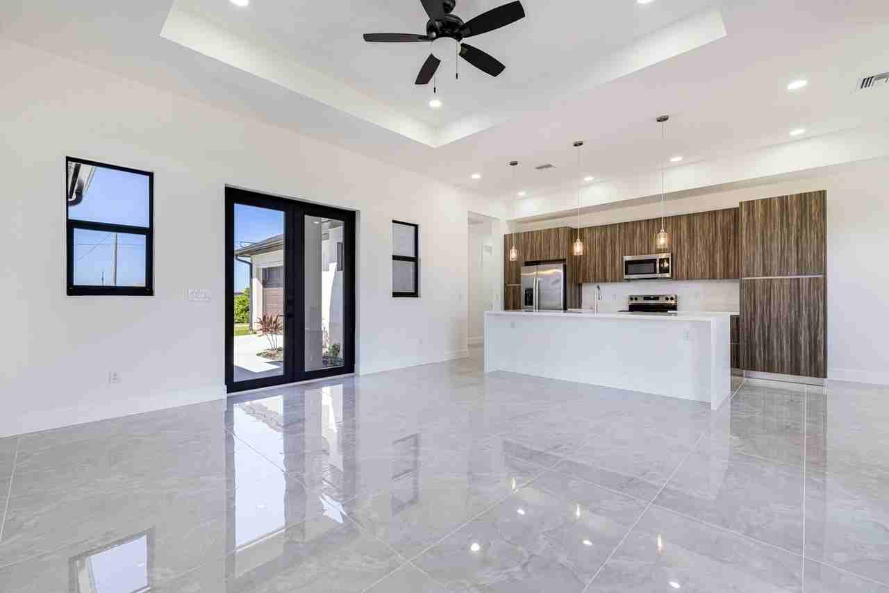 2833 Nw 45th Pl - Photo 3 of 25