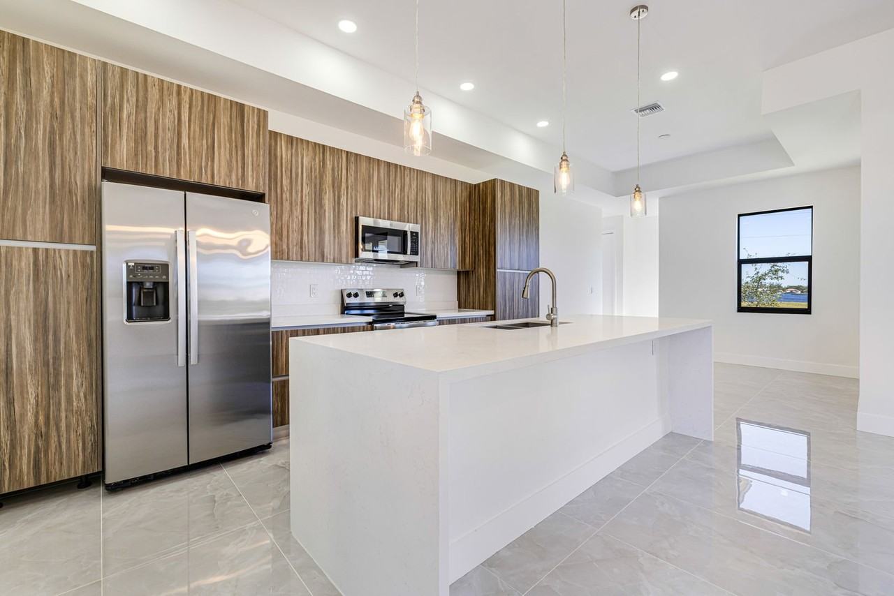 2833 Nw 45th Pl - Photo 4 of 25