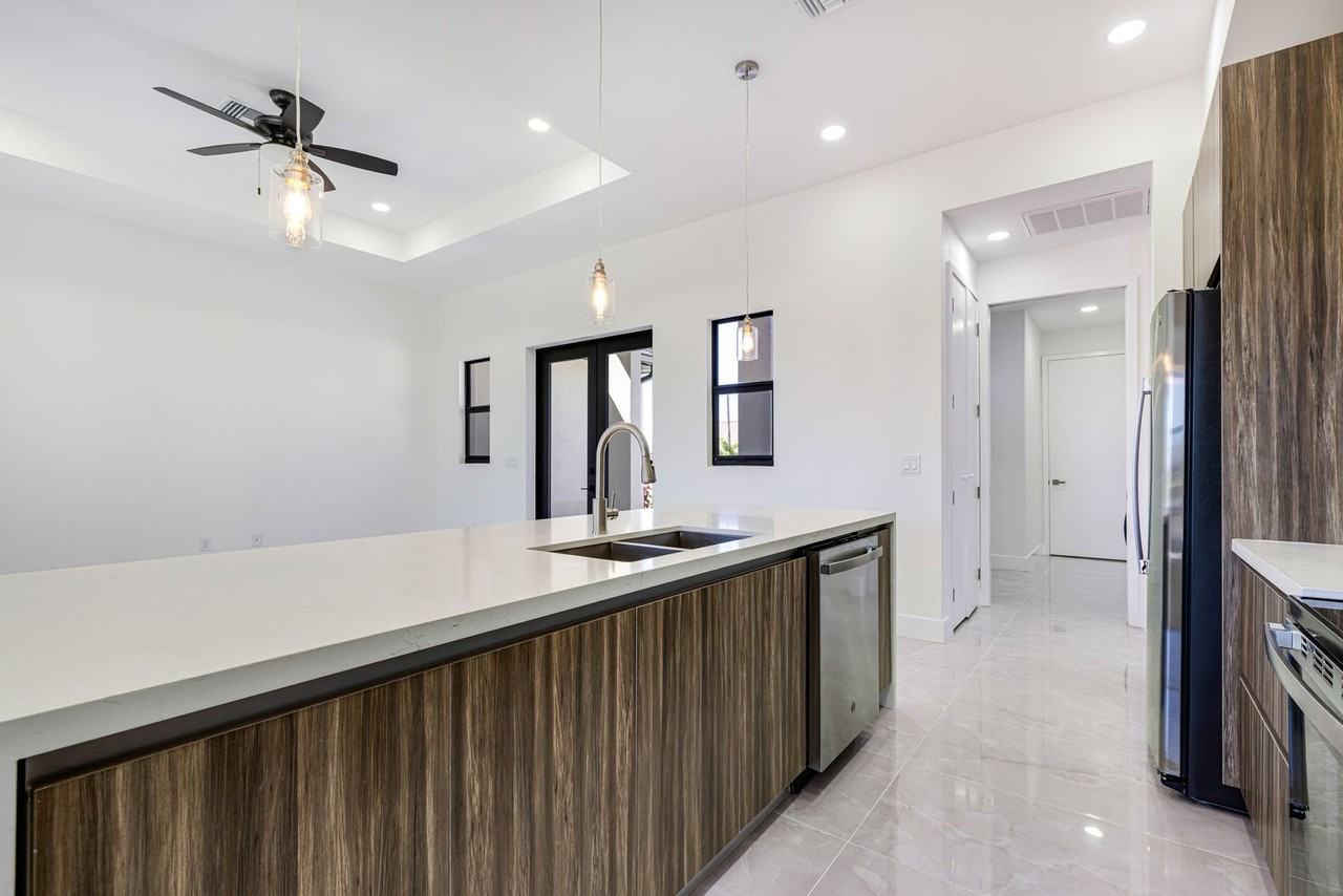 2833 Nw 45th Pl - Photo 7 of 25