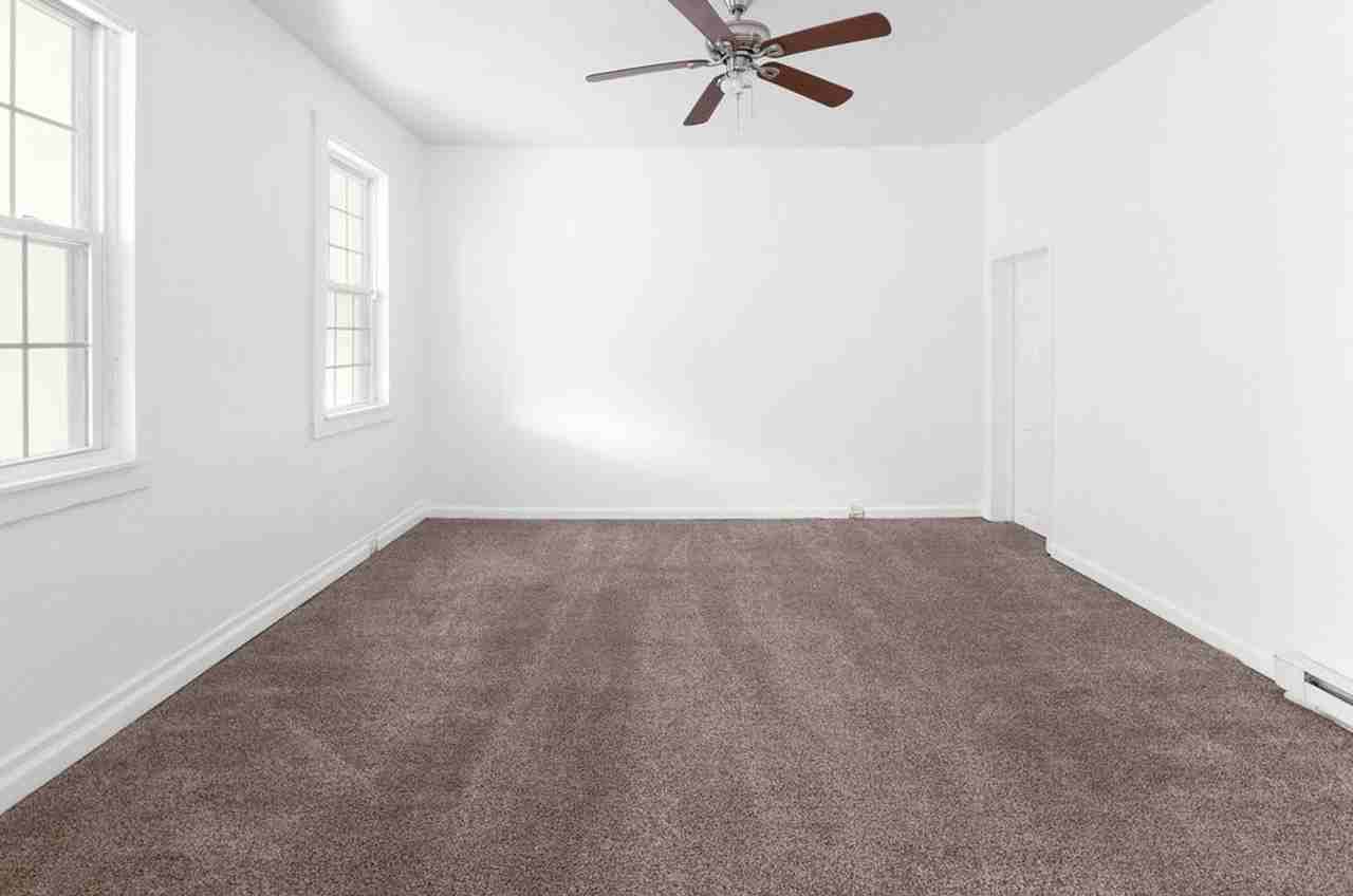 1035 23rd St - Photo 4 of 14