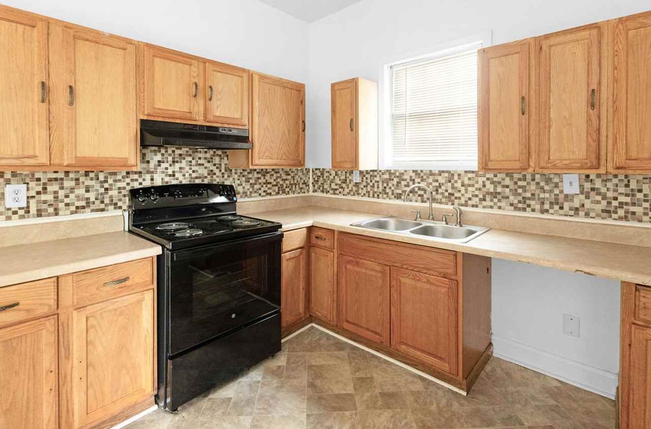 1035 23rd St - Photo 6 of 14