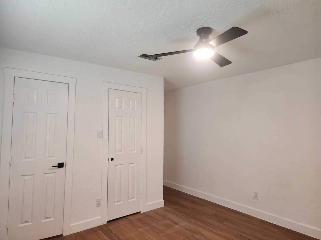 511 S Kansas St - Photo 3 of 13