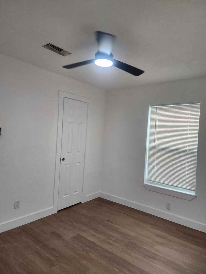 511 S Kansas St - Photo 5 of 13