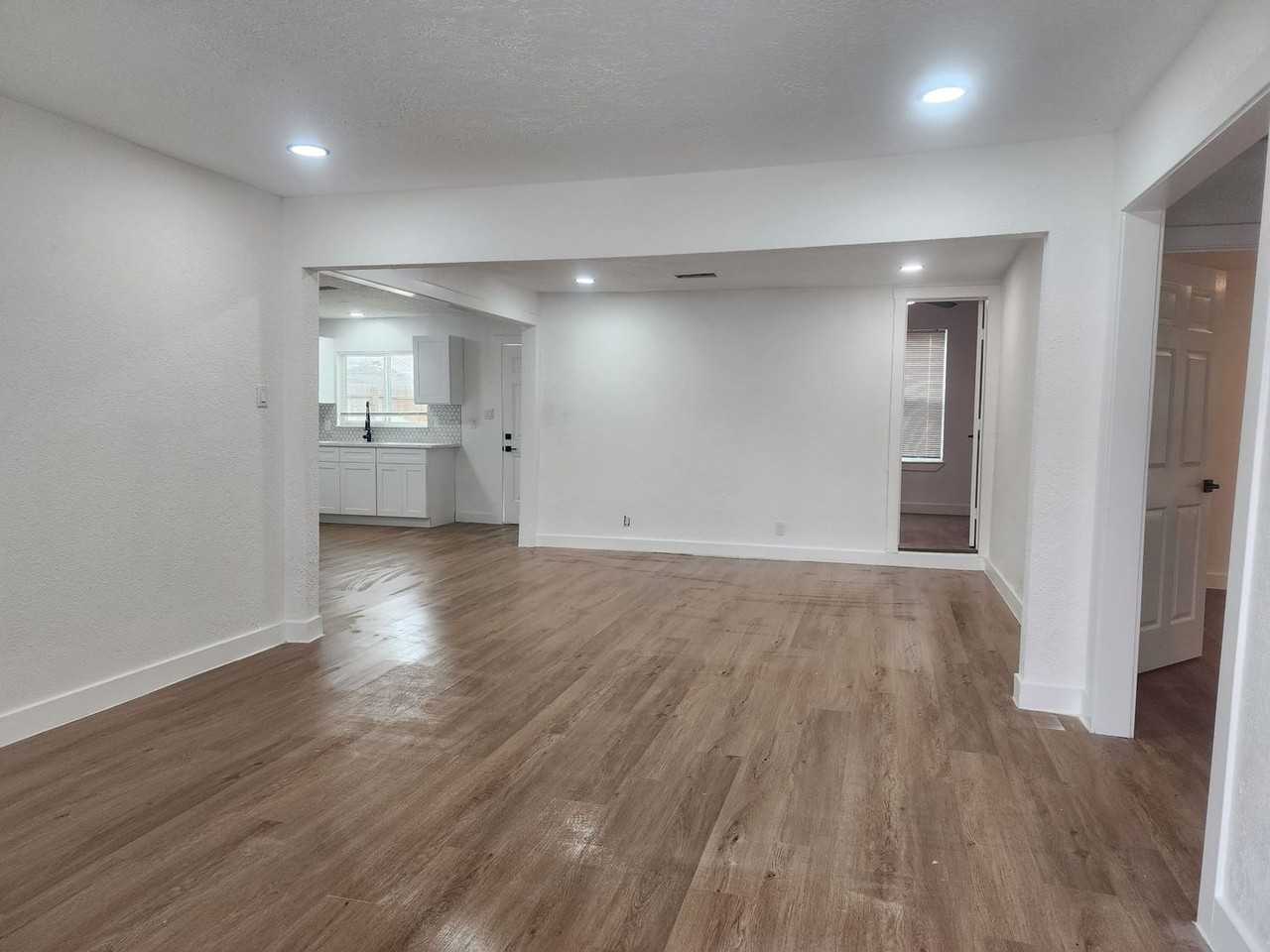 511 S Kansas St - Photo 6 of 13