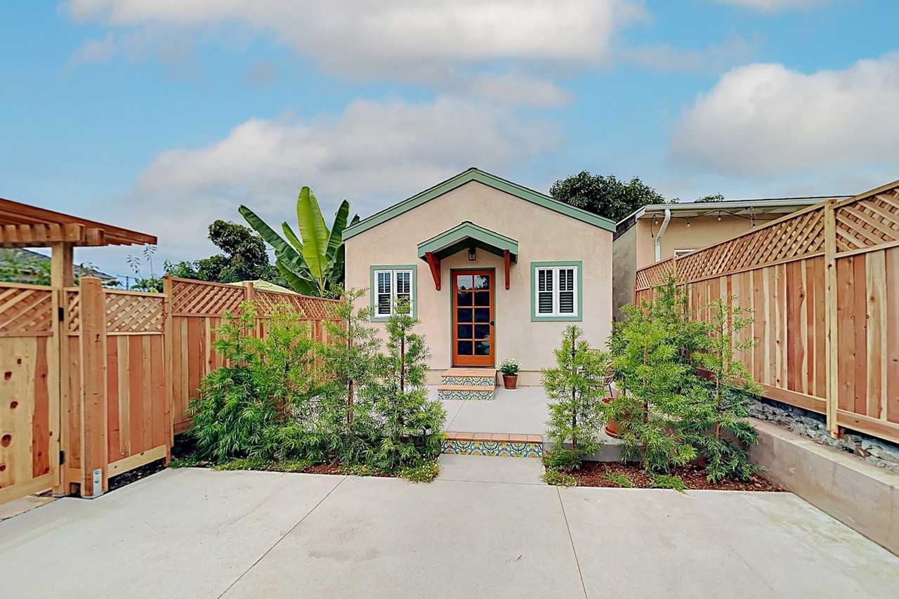 1205 Blanchard St - Photo 2 of 12