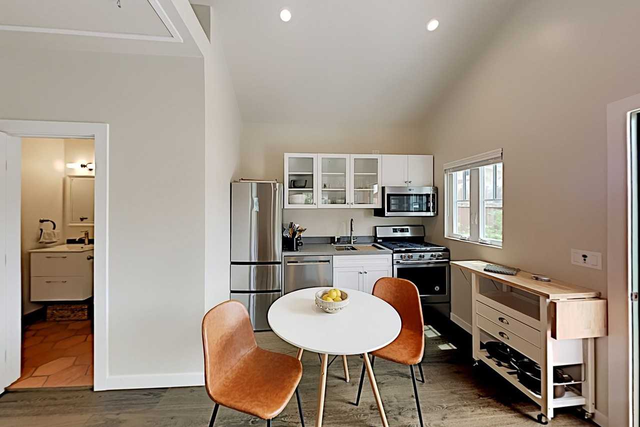 1205 Blanchard St - Photo 3 of 12