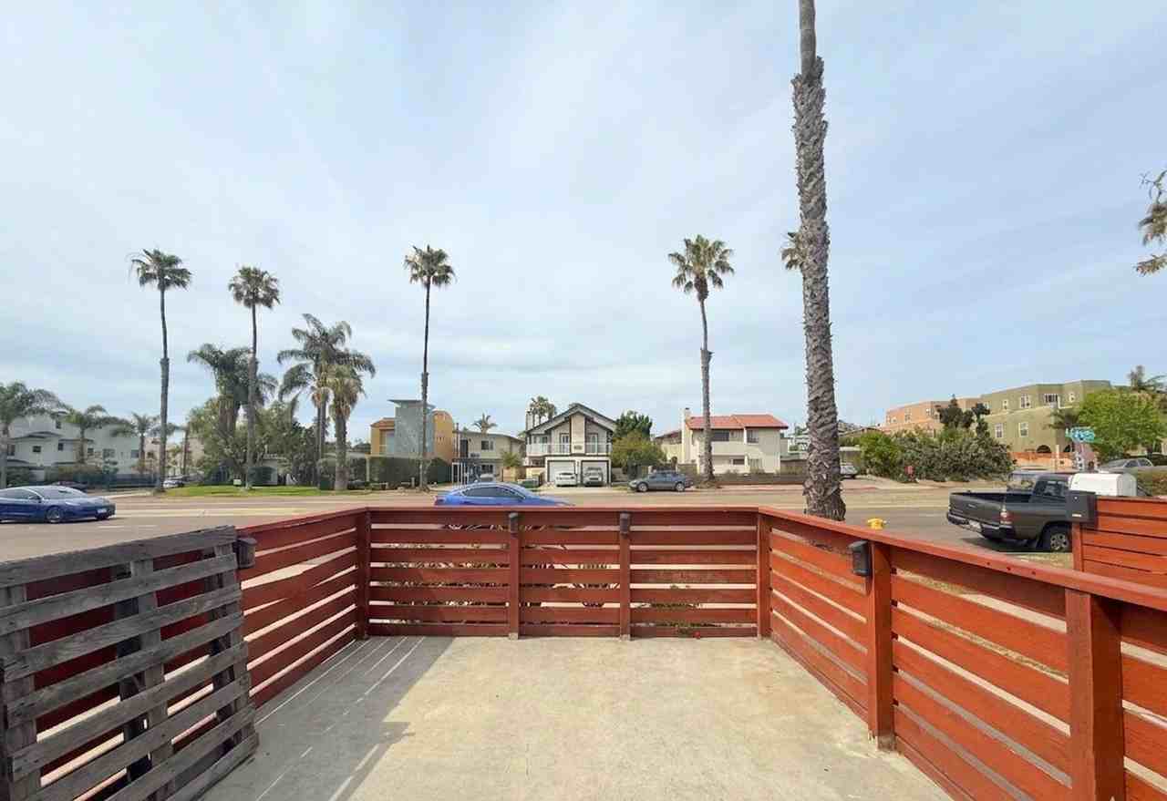 1421 Grand Ave - Photo 3 of 14