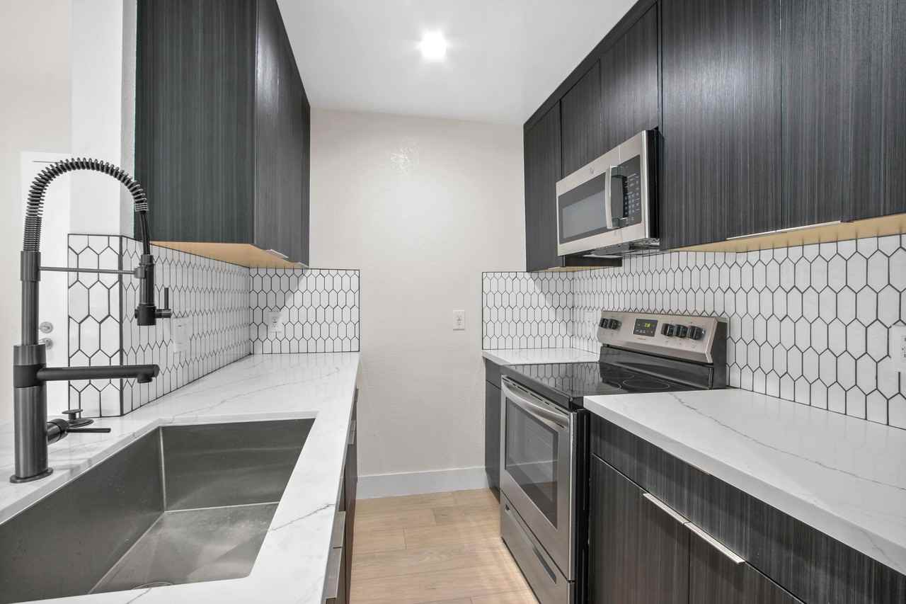 9400 Exposition - Photo 4 of 18