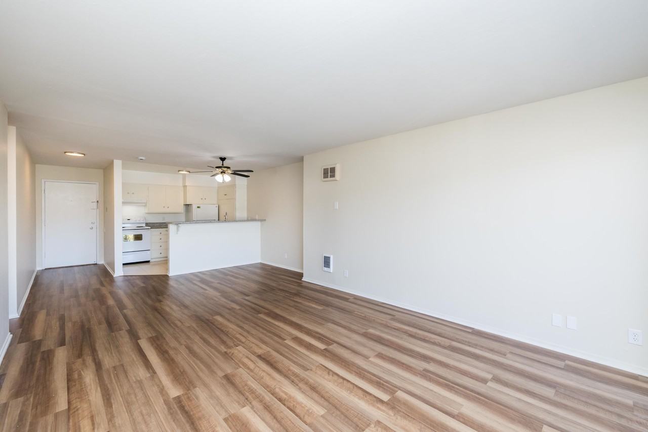 888 Vermont - Photo 3 of 29