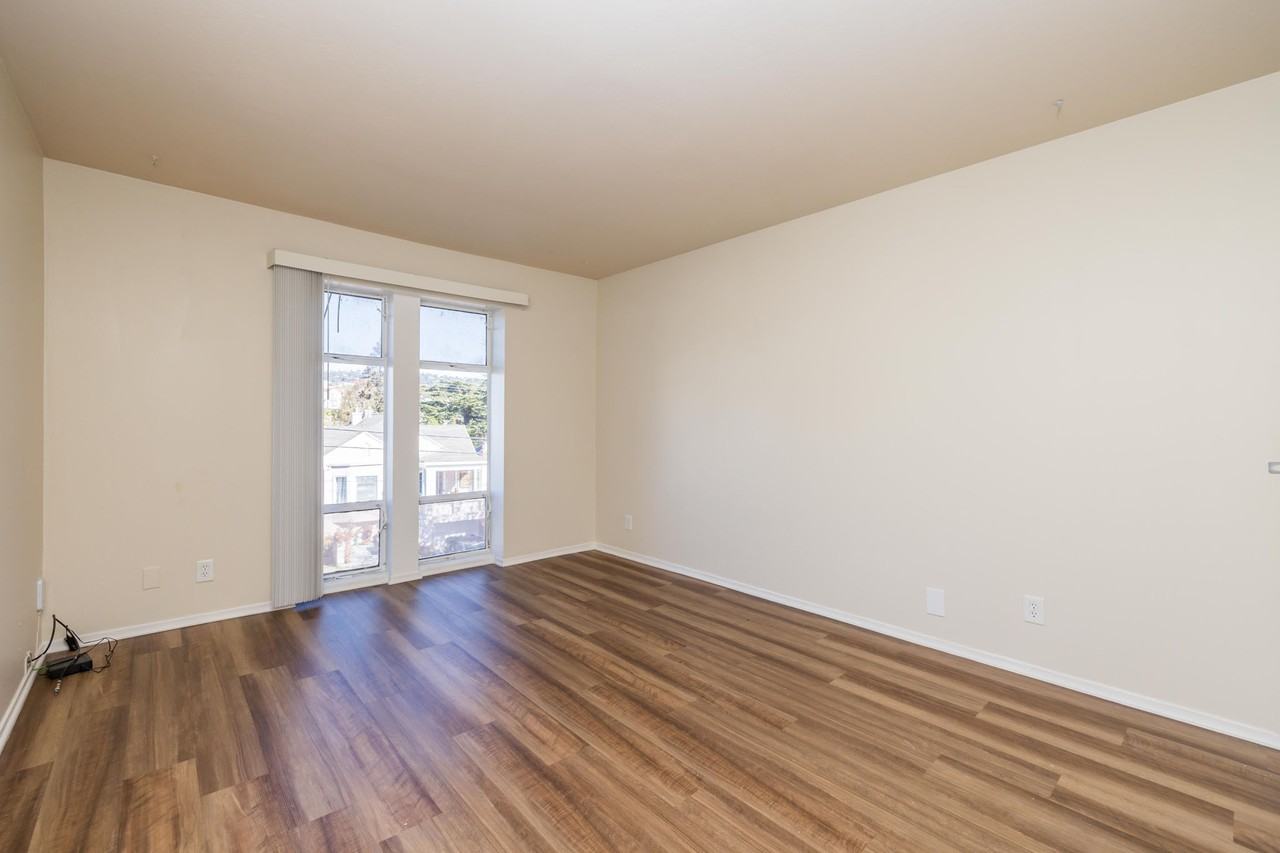 888 Vermont - Photo 6 of 29