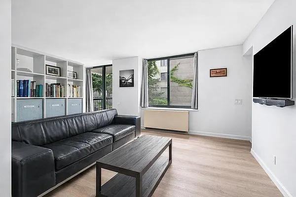 Greenwich St #3J - Photo 3 of 18