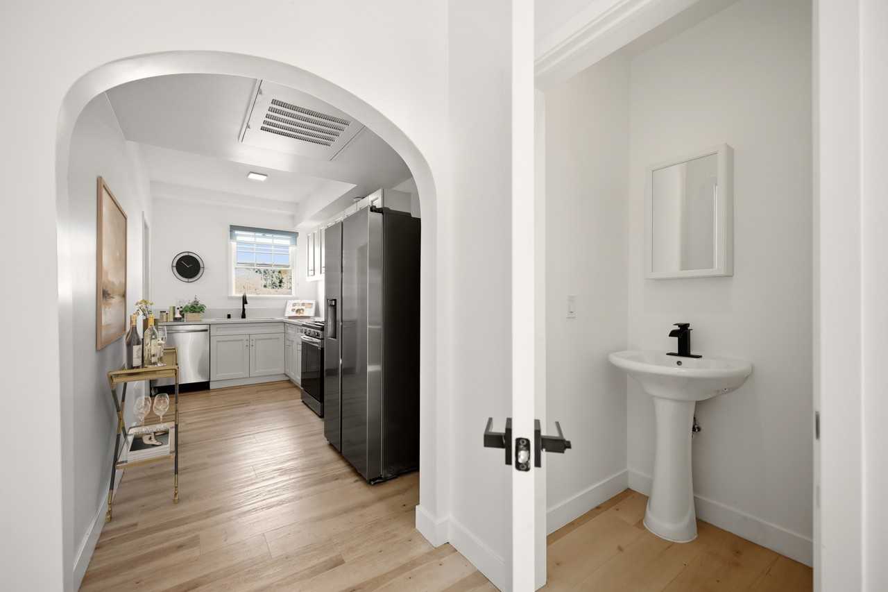 1524 North Sycamore Street #7 - Photo 5 of 36