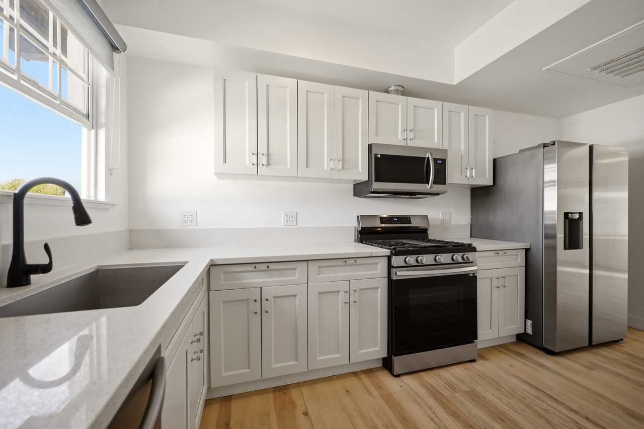 1524 North Sycamore Street #7 - Photo 2 of 36