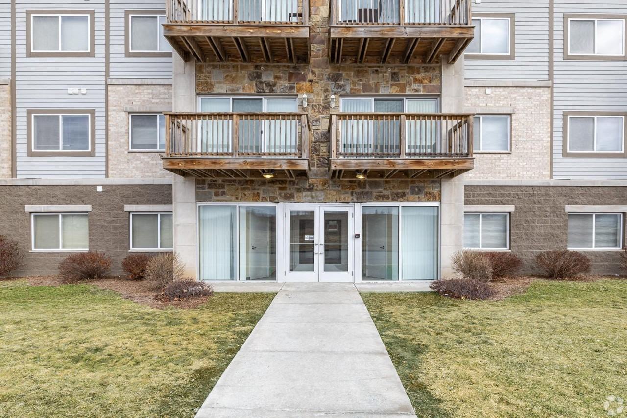 Layton 1900 Apartments - Photo 3 of 37