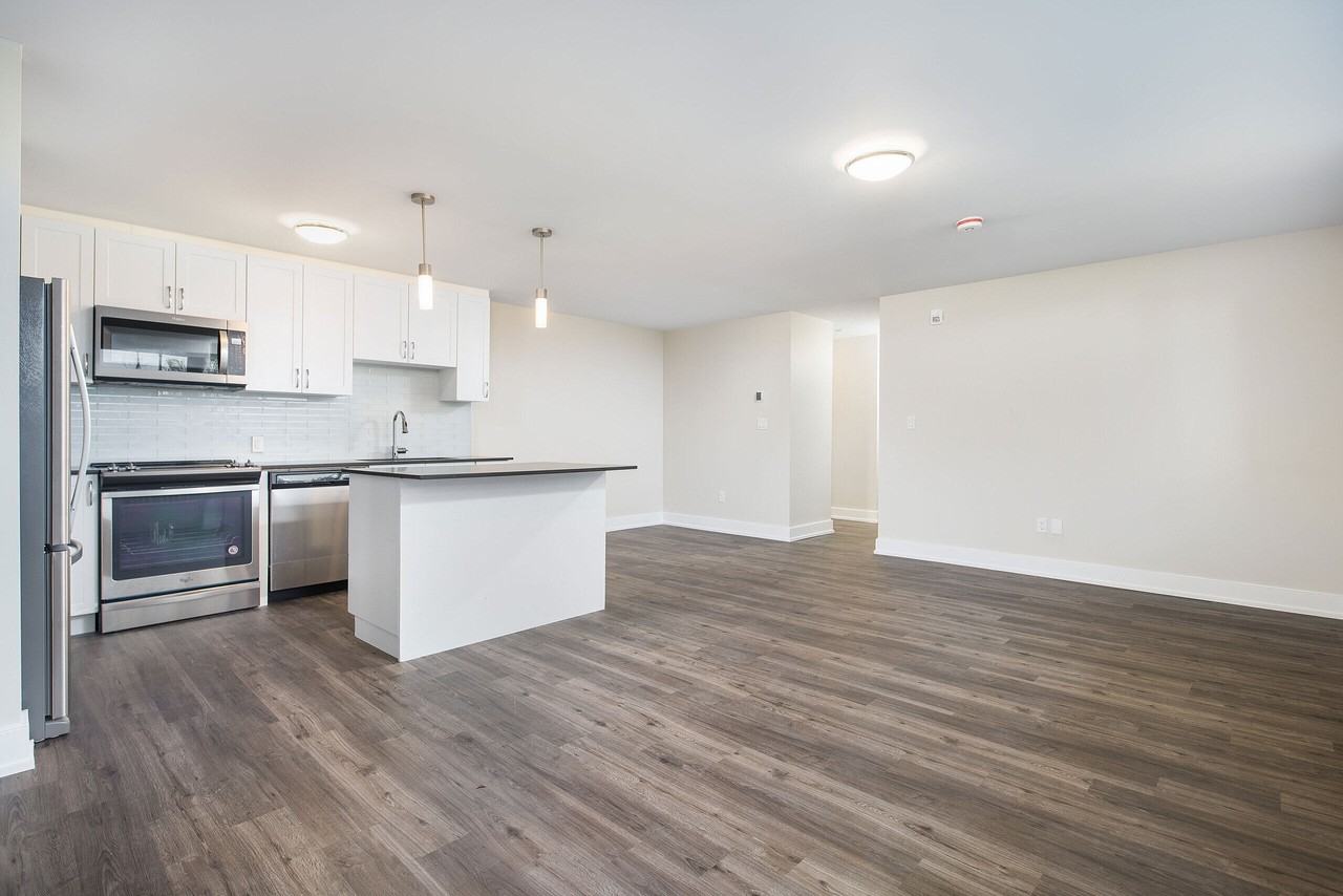 4979 Bathurst St - Photo 4 of 16