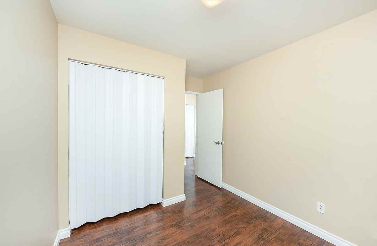 Monarch Manor - Photo 7 of 14