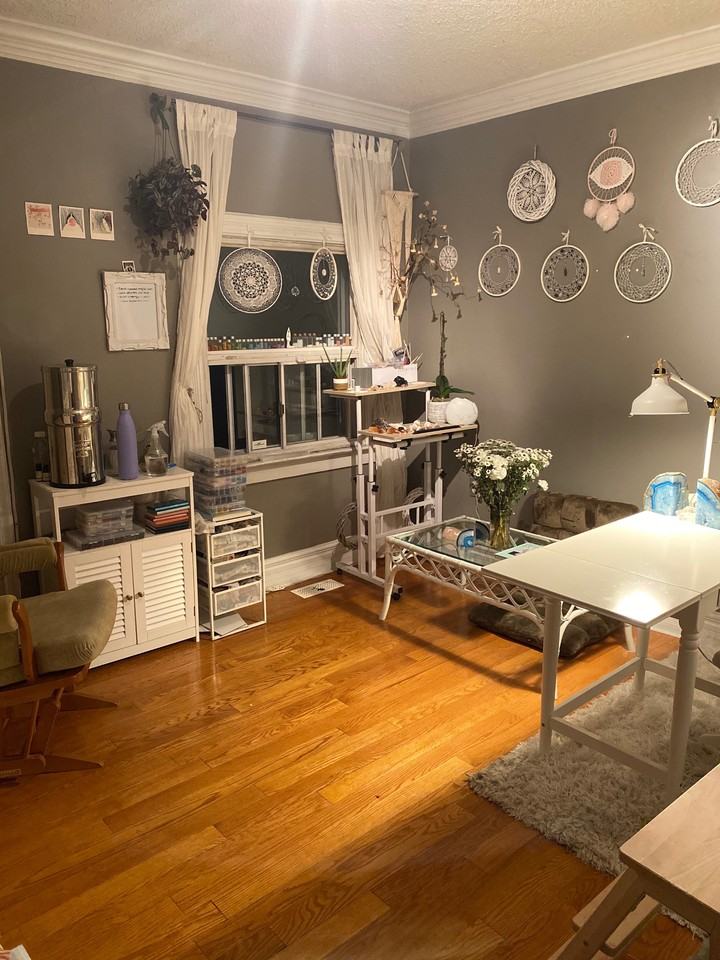 574 Dovercourt Rd - Photo 7 of 12