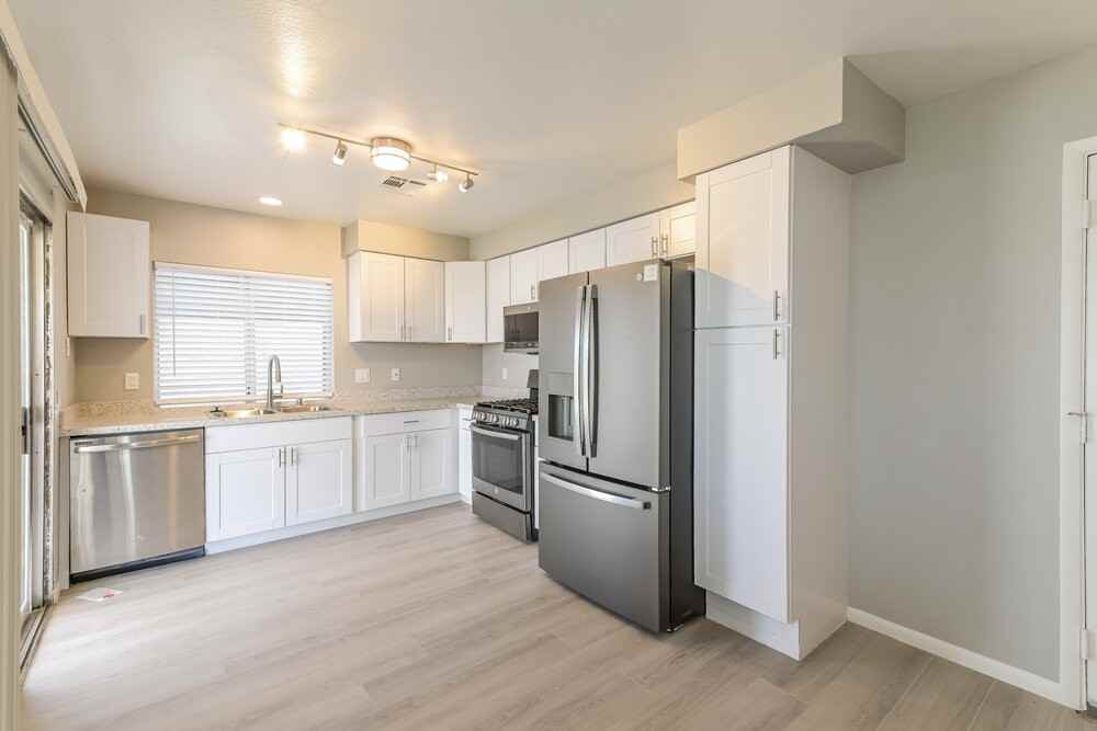 364 Toyabe St - Photo 7 of 16