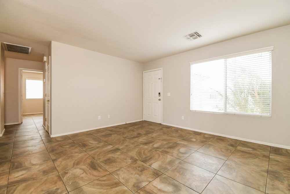 8706 E Capri Ave - Photo 4 of 16