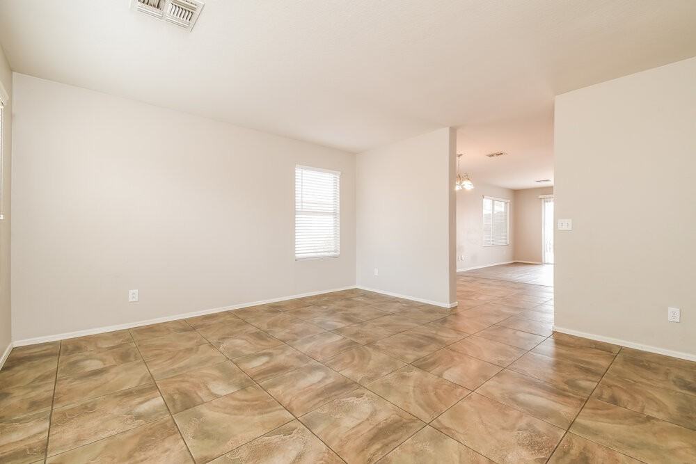 8706 E Capri Ave - Photo 5 of 16