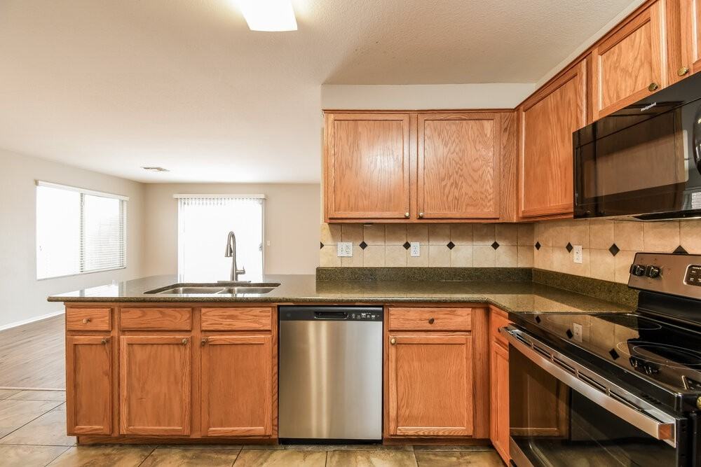 8706 E Capri Ave - Photo 7 of 16