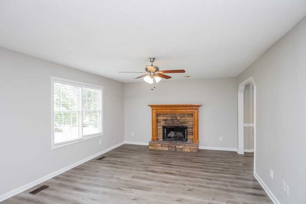 565 Bridge Grv - Photo 6 of 18