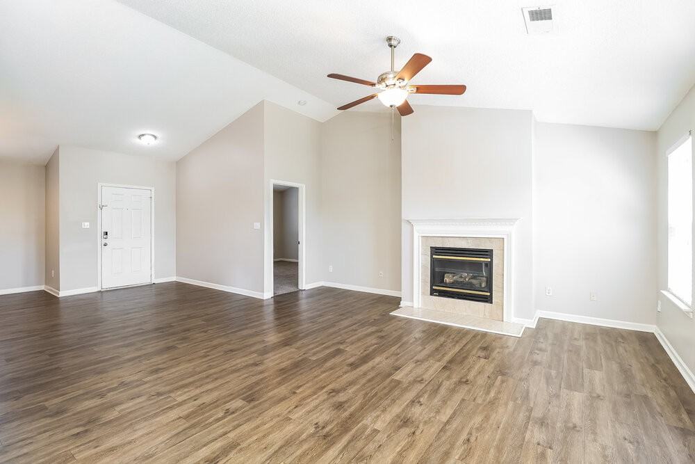 12112 Chantress Ln - Photo 4 of 16