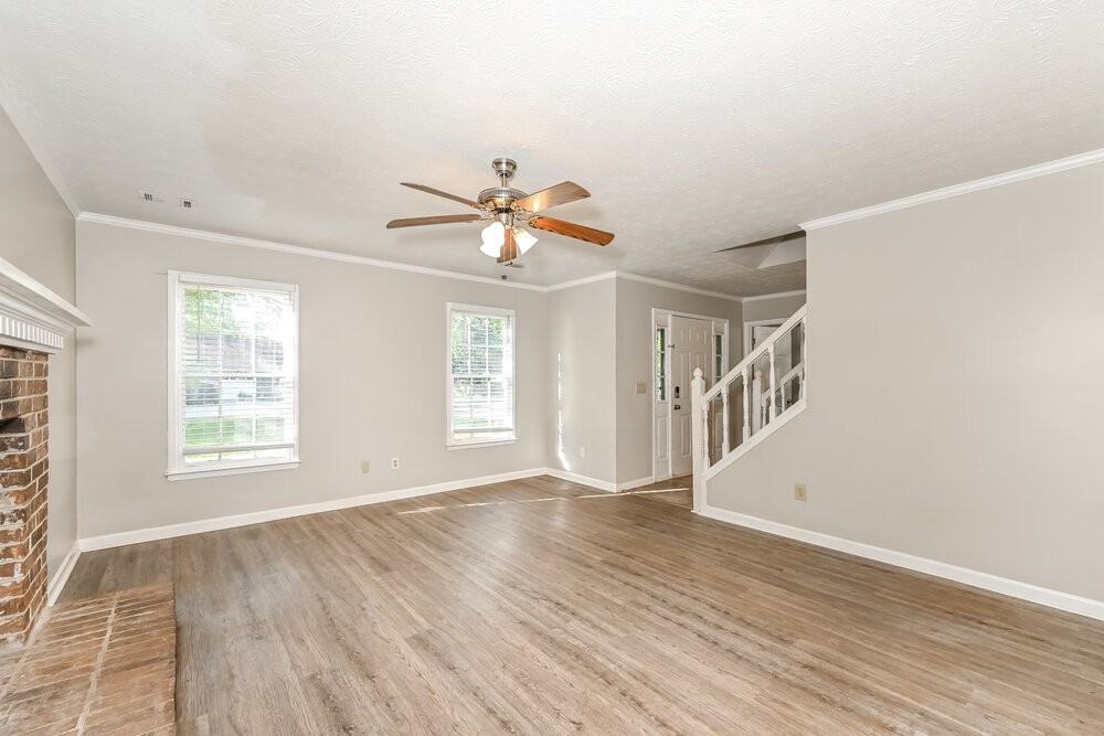 1551 Willow Creek Ct - Photo 5 of 17