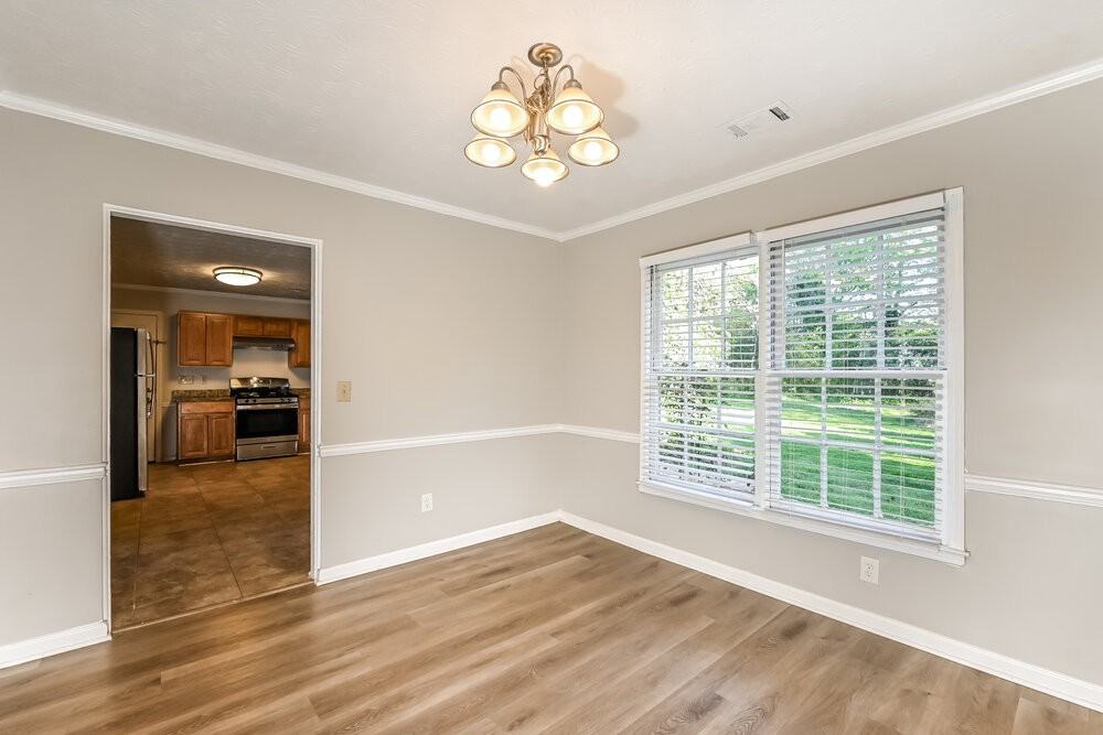 1551 Willow Creek Ct - Photo 6 of 17