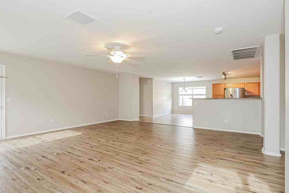 43680 W Bedford Dr - Photo 3 of 16