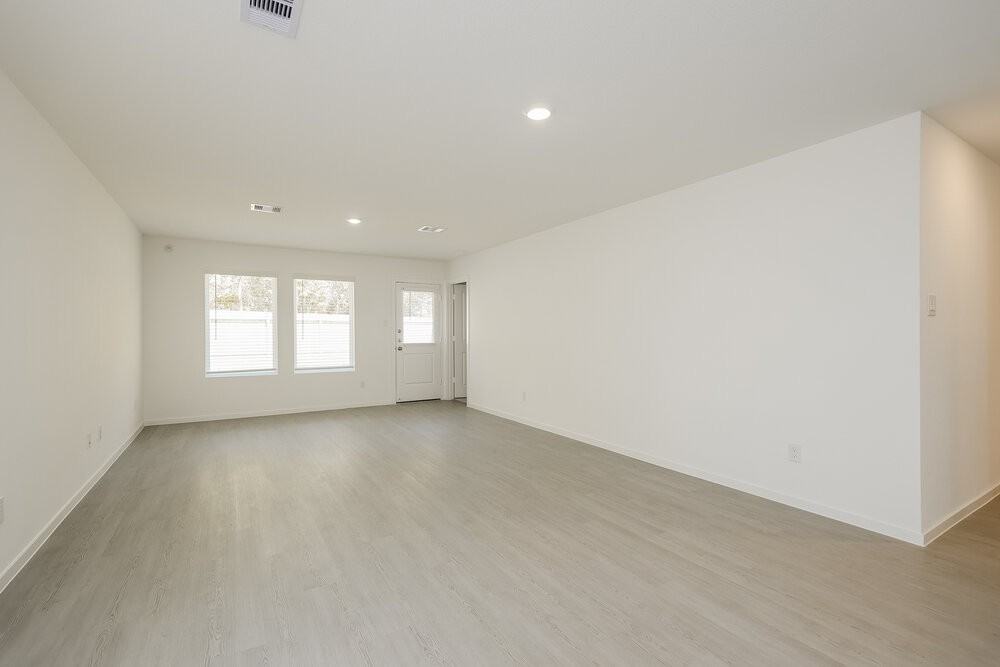 13495 Bay Springs Dr - Photo 5 of 17