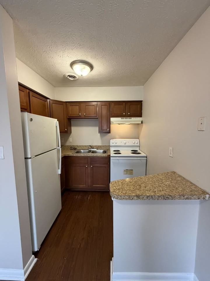 Villages of Hikes Point - Photo 4 of 19