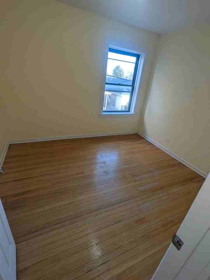 8205 S Ada St - Photo 2 of 5