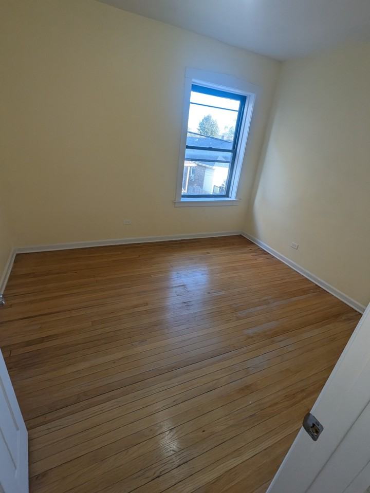 8205 S Ada St - Photo 2 of 5