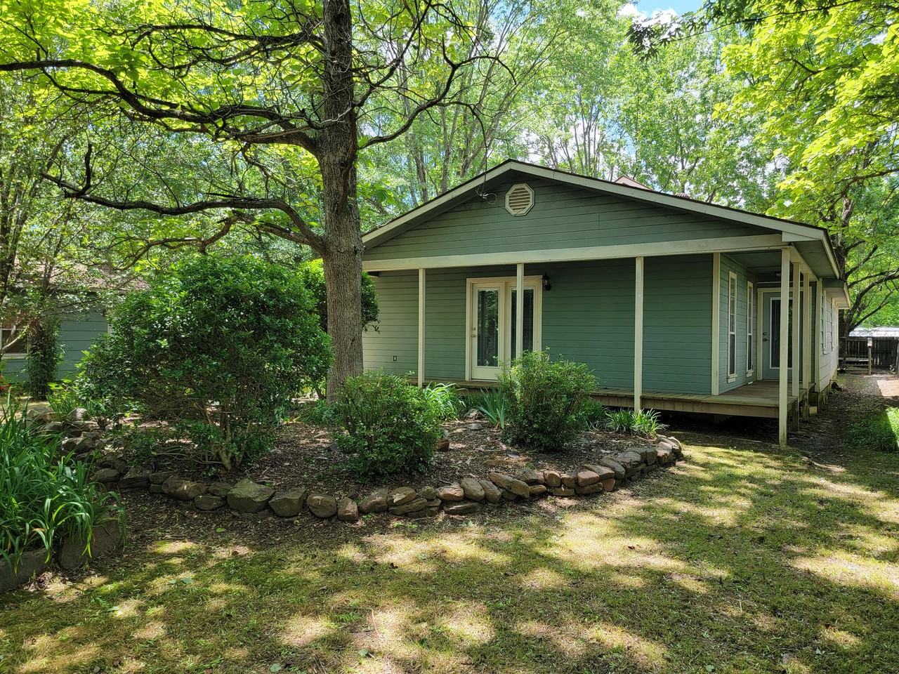 204 S Oak St #1 - Photo 2 of 19