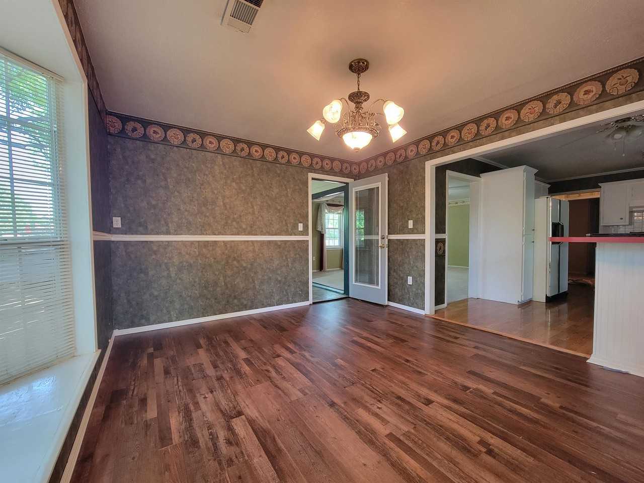 204 S Oak St #1 - Photo 7 of 19