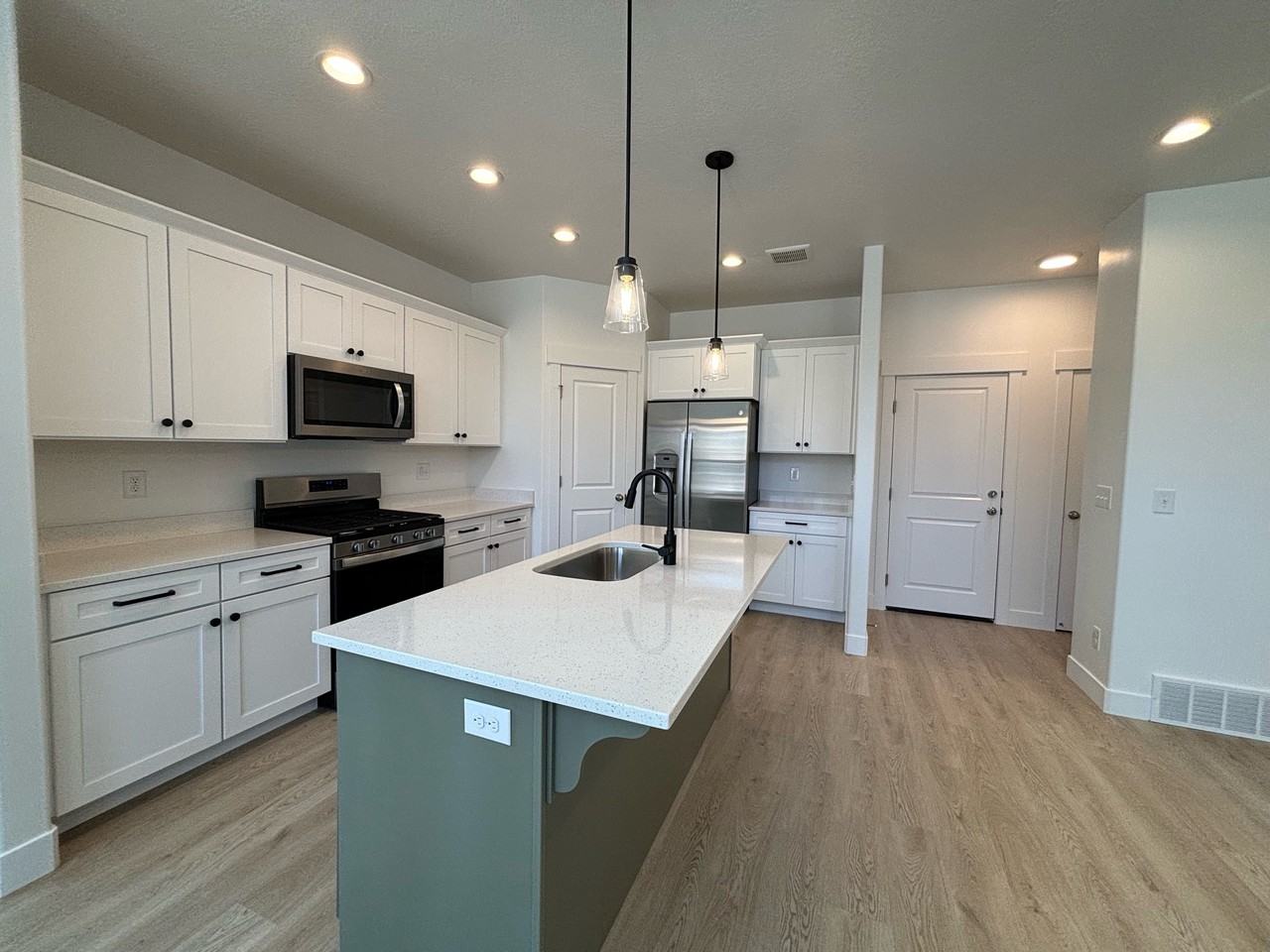 732 N Banner Dr #1 - Photo 2 of 24