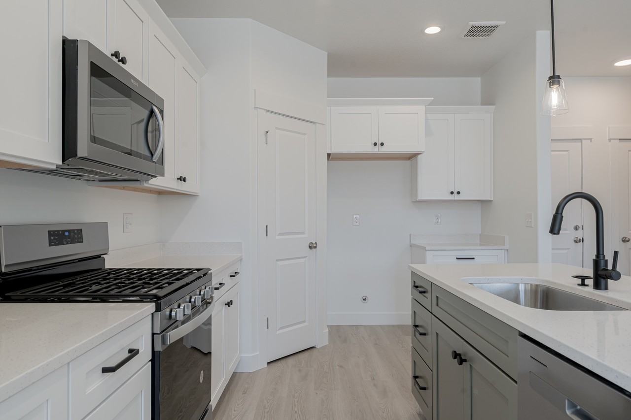 732 N Banner Dr #1 - Photo 4 of 24