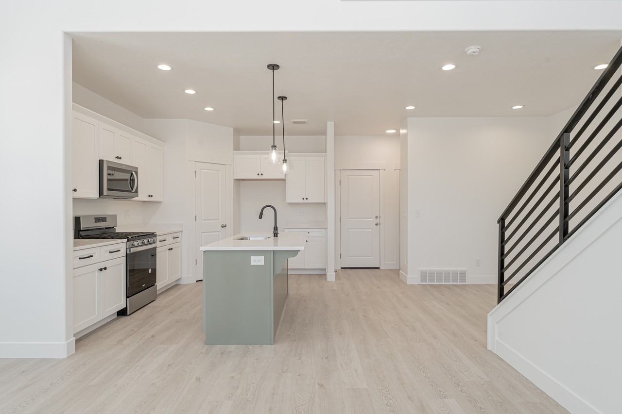 732 N Banner Dr #1 - Photo 6 of 24