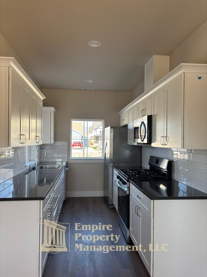 1668 Irvine Way #1668 - Photo 3 of 8