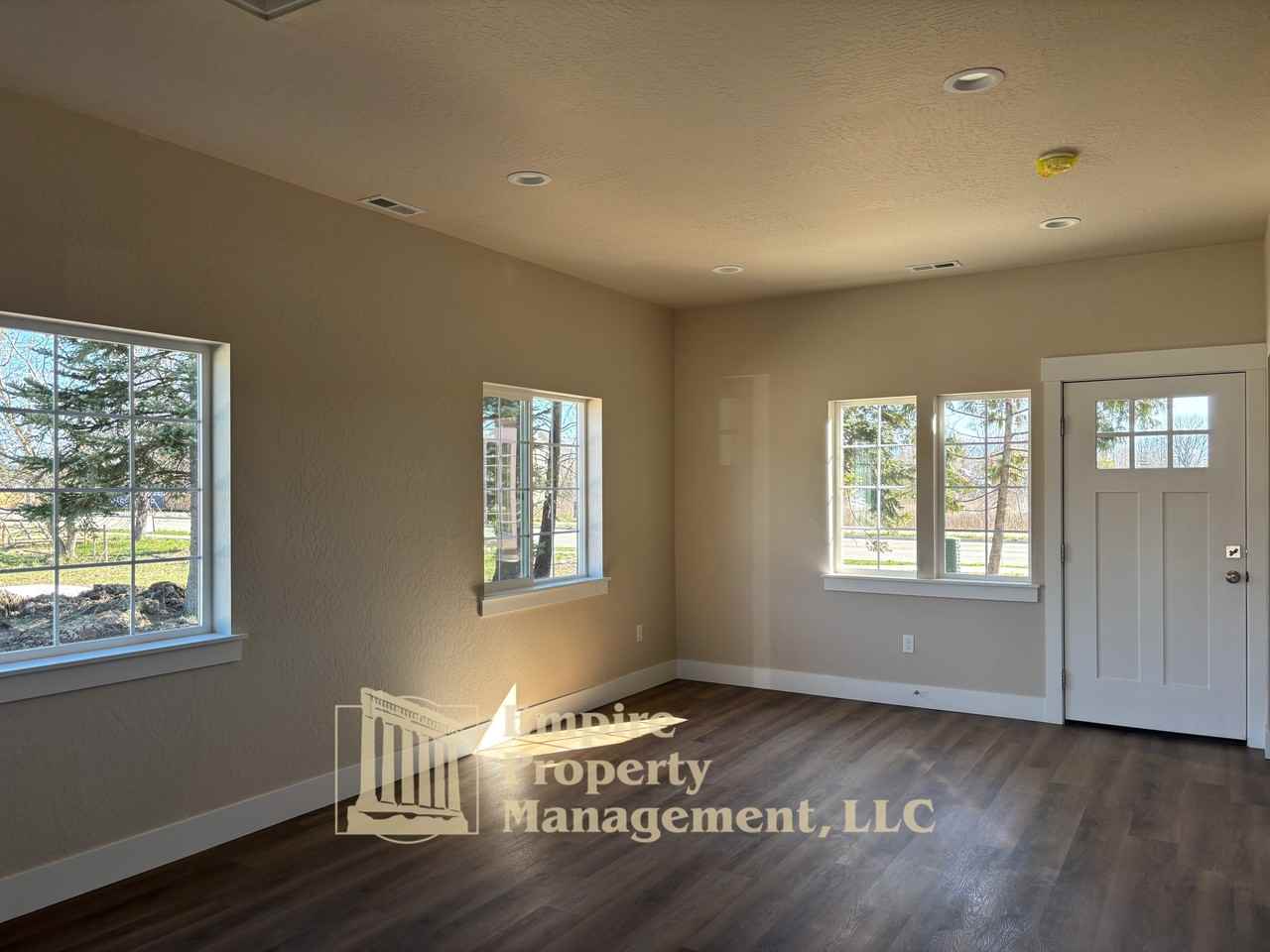 1668 Irvine Way #1668 - Photo 4 of 8