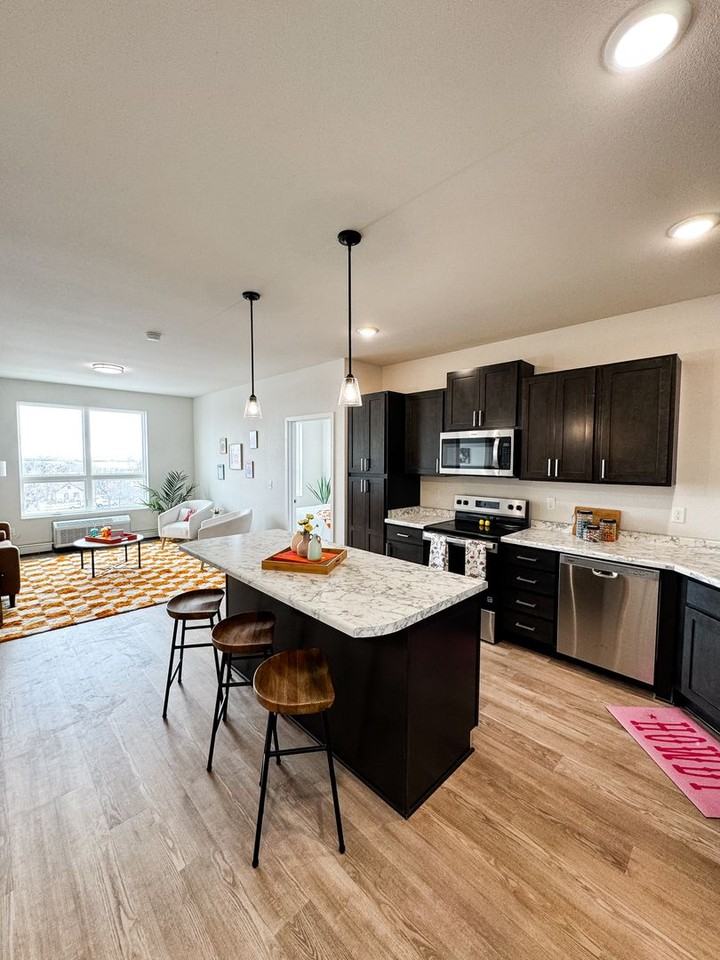 The Skyline - Photo 6 of 43