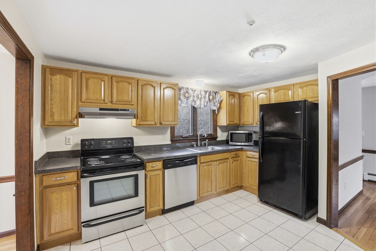 17 Circle Road - Photo 3 of 19