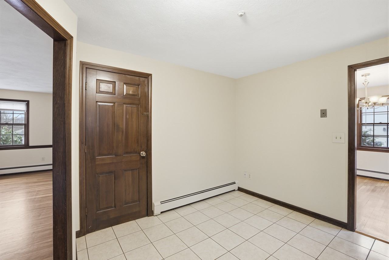 17 Circle Road - Photo 6 of 19