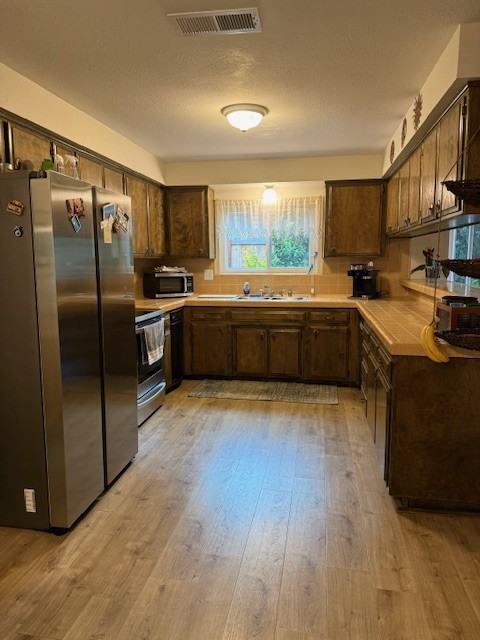 812 Greenwich Dr - Photo 3 of 43