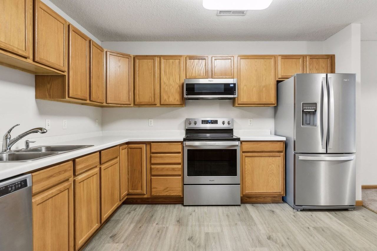 337 Williamsburg Pl Apt D - Photo 3 of 27